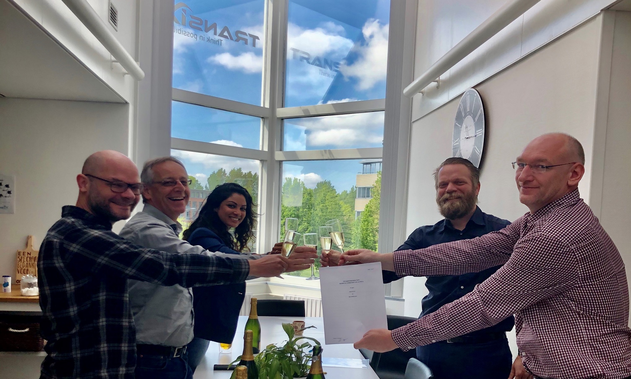 Samenwerking-Trans-iX-en-Happy-Hosting